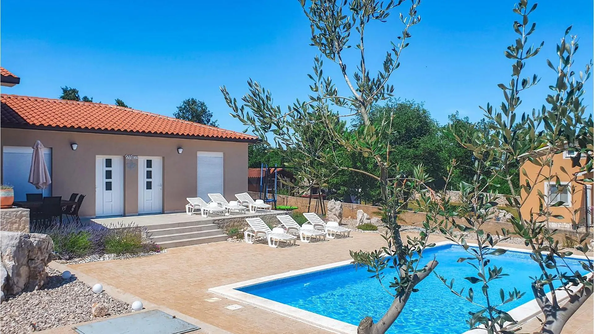 Cozy Home In Santalezi With Outdoor Swimming Pool Nedeščina