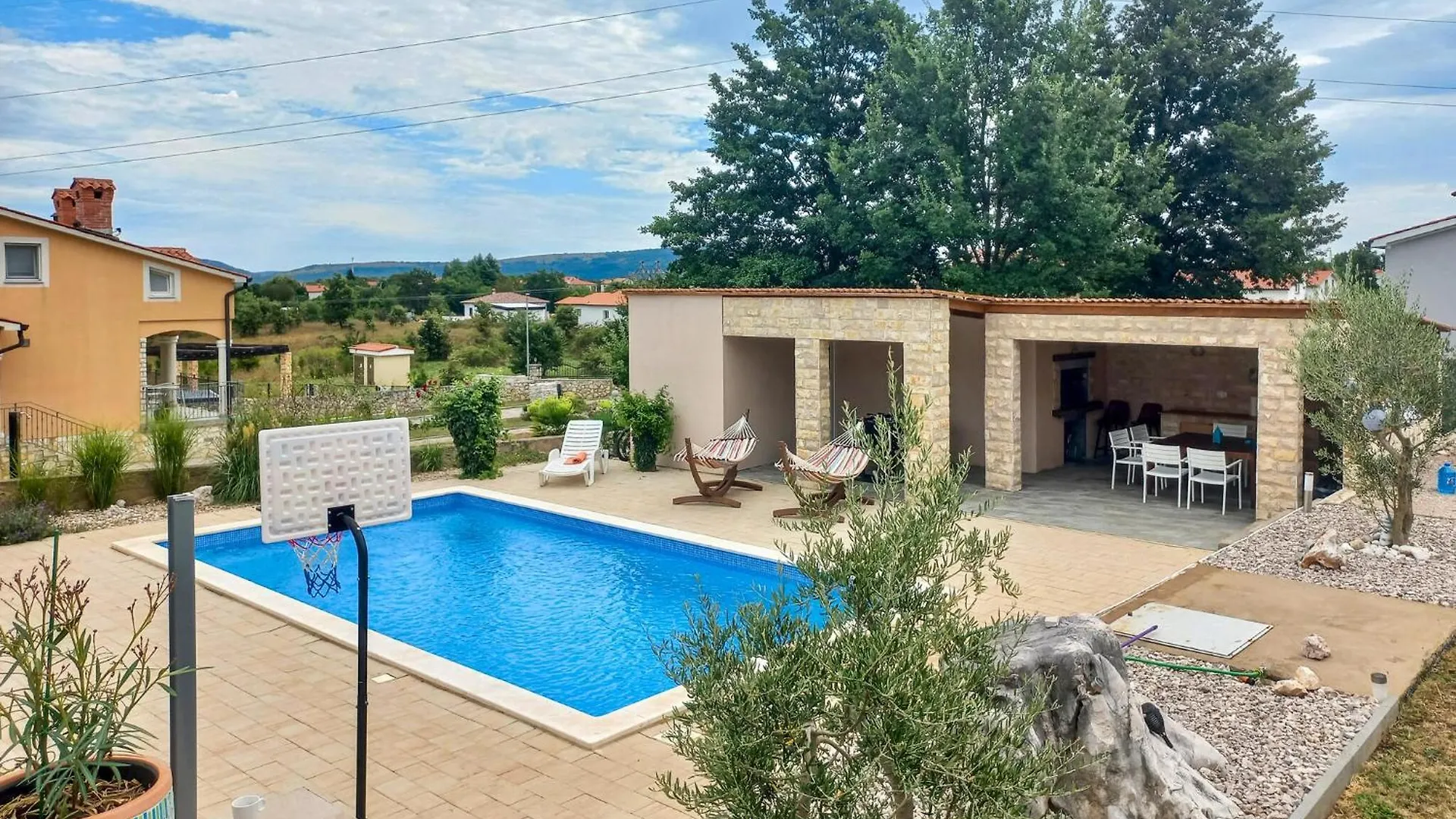 Cozy Home In Santalezi With Outdoor Swimming Pool Nedeščina 0*,